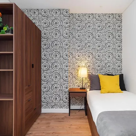 Whome Oasis Extravaganza: Lisbon's Supreme Retreat Lizbona